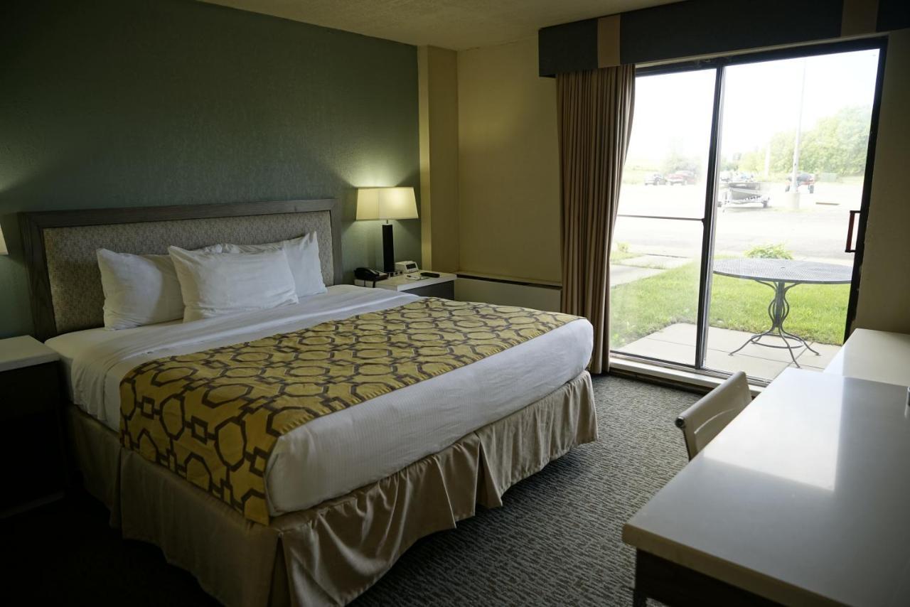 Baymont By Wyndham Shakopee Hotel Exterior photo