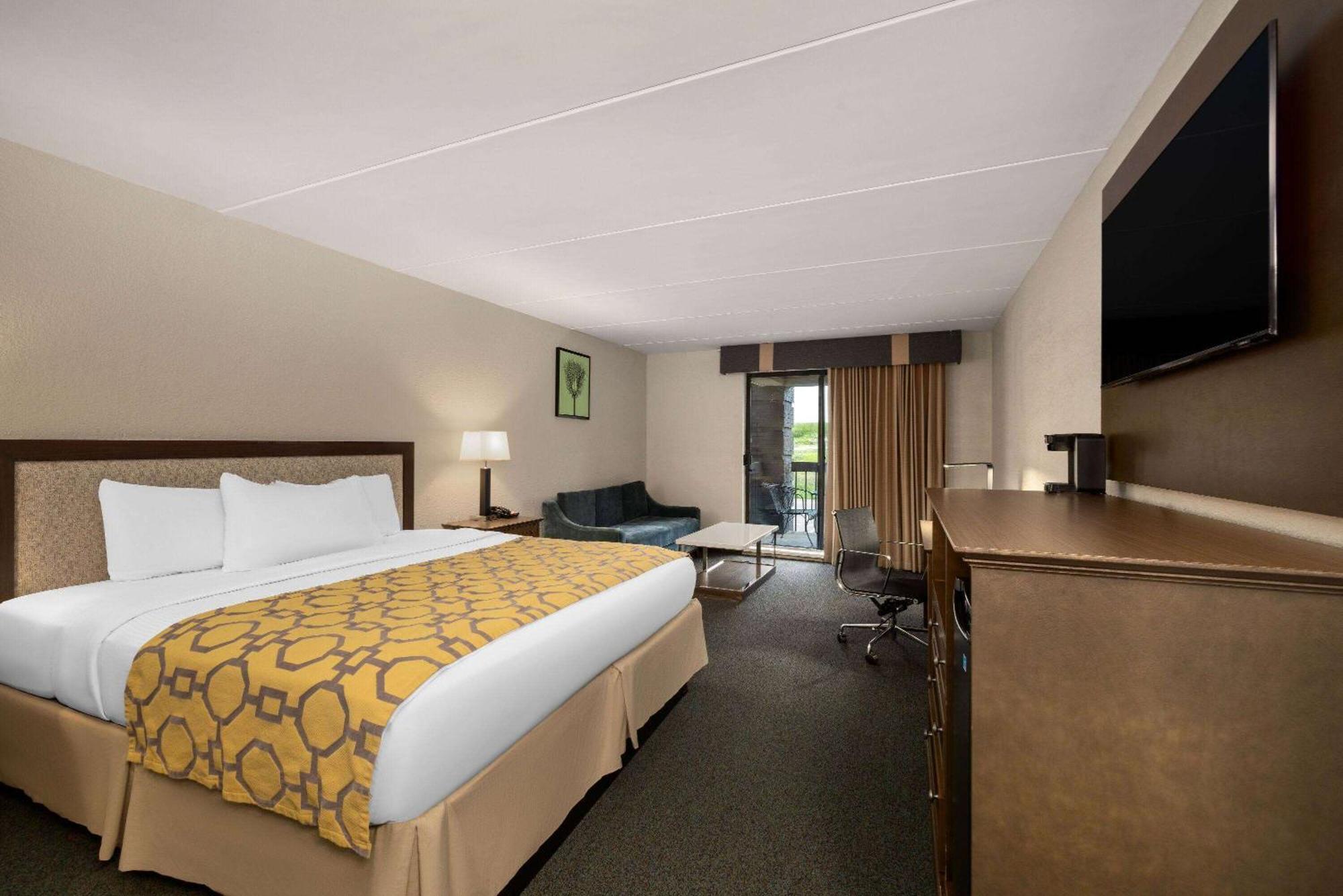 Baymont By Wyndham Shakopee Hotel Exterior photo